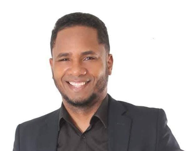 AMBULANCIA ENTRE FUEGO EN VICENTE NOBLE.