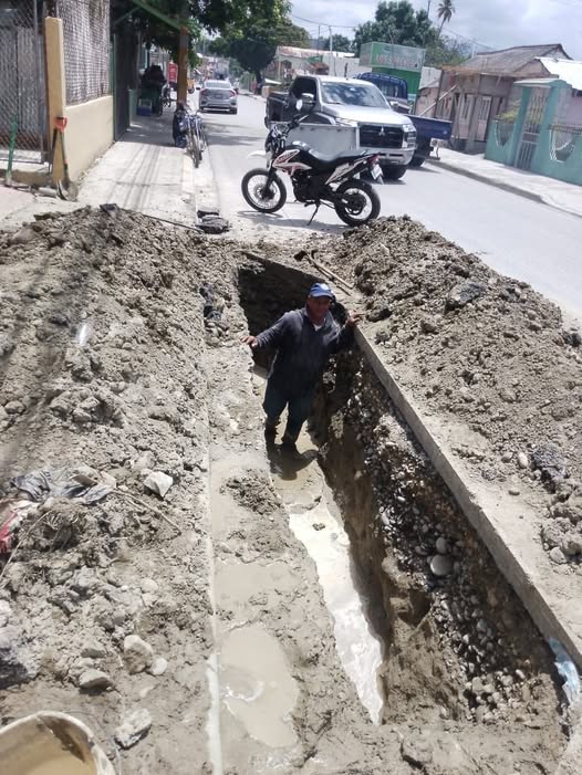 El Intituto Nacional de Agua Potable y Alcantarillado (Inapa) y el Ayuntamiento de Vicente Noble, trabajan de manera en conjunta para resolver las averías que afectan a nuestro municipio.